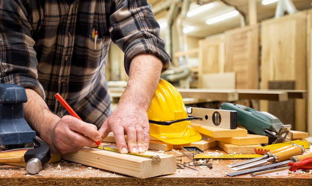 Close-up.,Carpenter,With,Pencil,And,The,Meter,Marks,The,Measurement